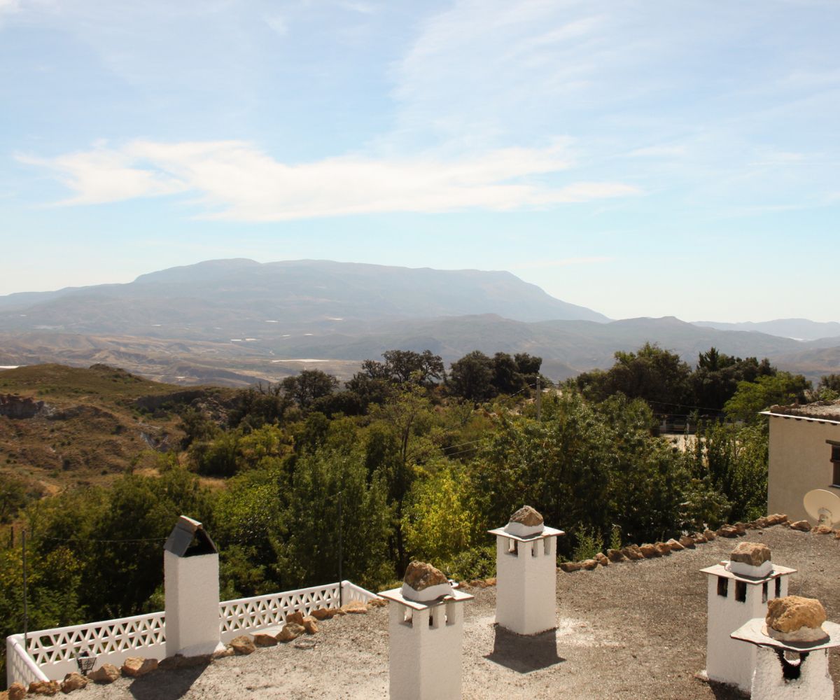 Yegen pueblo de la Alpujarra de Granada por qué el silencio también es un destino